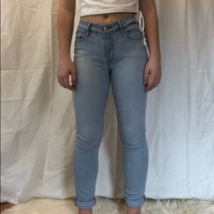 levi light wash skinny jeans